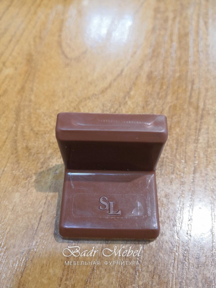 Уголок грандис большой орех темный