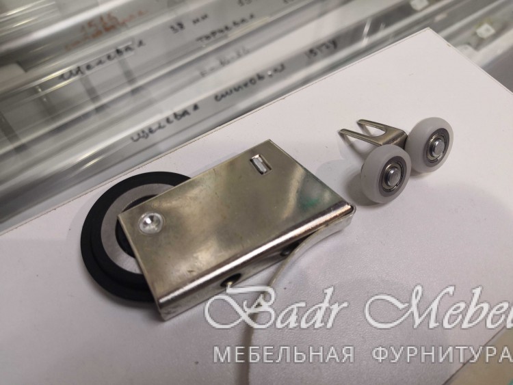 Комплект роликов для дверей шкафа купе (симм.)